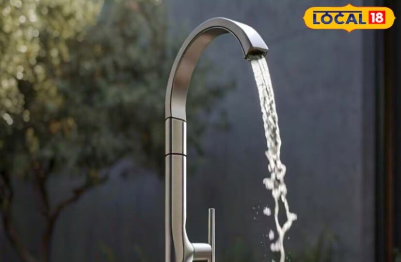 কিন্তু এমনটা হওয়ার কারণ কী? ধীমান বাবু জানিয়েছেন, সনাতন ধর্মে যেমন অন্নকে মা লক্ষ্মী মনে করা হয়, তেমনভাবেই অনেকে বিশ্বাস করেন জল নারায়ণের প্রতীক। তাই অন্ন নষ্ট করা যেমন খারাপ, তেমনি খারাপ জলের অপচয়।