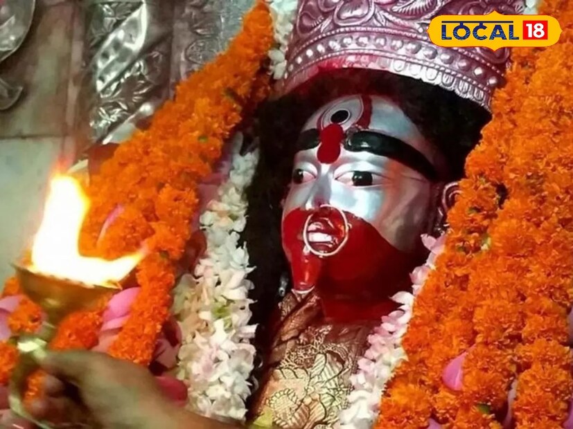 তারাপীঠ পৌঁছুতে অধিকাংশ মানুষ ট্রেনযাত্রাই পছন্দ করে। সেই দিকে গুরুত্ব রেখেই পূর্ব রেলওয়ে প্রতি বছর ভক্তদের জন্য বিশেষ ব্যবস্থা গ্রহণ করে।