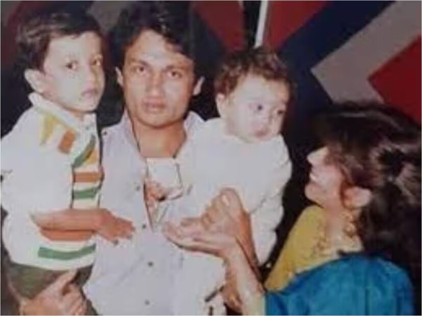 একটি সাক্ষাৎকারে তিনি বড় ছেলের মৃত্যুর প্রসঙ্গে কথা বলেন। আর সেই কথা মনে করতে গিয়েই কান্নায় ভেঙে পড়েন অভিনেতা। কীভাবে মৃত্যু হয় শেখর সুমনের বড় ছেলে আয়ুষের? অভিনেতা বলেন, এক জটিল রোগ কেড়ে নেয় ছেলেকে, যার কোনও চিকিৎসা নেই। 