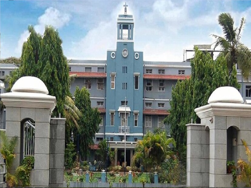 তৃতীয় স্থানে খ্রিস্টান মেডিক্যাল কলেজ, ভেলোর। 