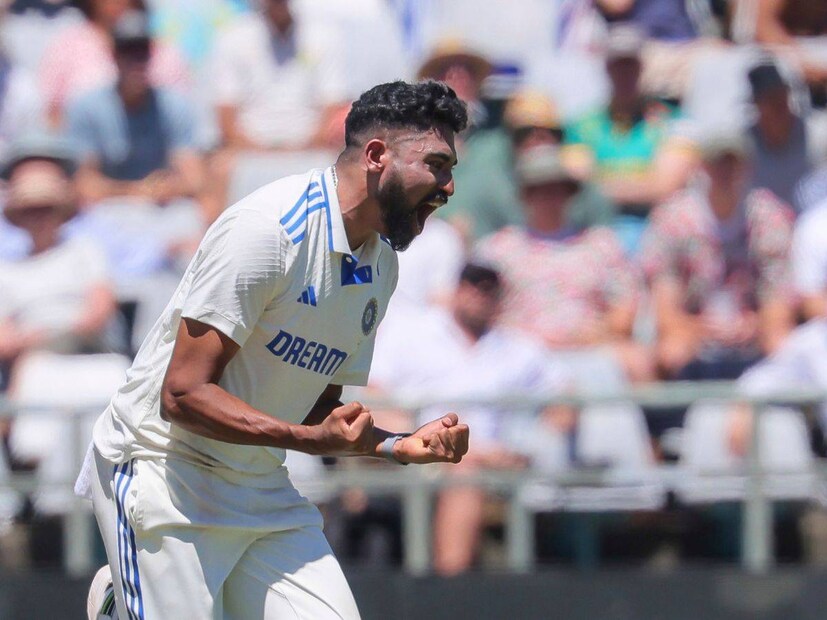 এখানেই শেষ নয়, রাজ্যের গর্ব সিরাজকে ডিএসপি পর্যায়ের গ্রুপ-ওয়ান স্তরের চাকরিও দেওয়া হবে বলে জানা গিয়েছে। বৃহস্পতিবারের মন্ত্রিসভার বৈঠকের পরে শুক্রবার তেলঙ্গানার বিধানসভায় প্রয়োজনীয় আইনের সংশোধনও করা নিয়ে একটি বিলও পাশ হয়। 