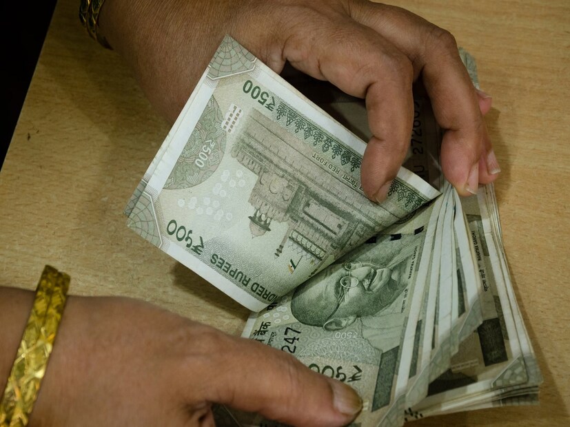 রেড ডায়মন্ড পেয়ারা গাছের রোগবালাই দমন পদ্ধতি অন্যান্য গাছের থেকে একটু ভিন্ন। পেয়ারা গাছের পাতা নতুন হলে অনেক সময় দেখা যায় পোকা এগুলোকে ফুটো করে ফেলে। সেক্ষেত্রে বিশেষ ব্যবস্থা নেওয়া উচিৎ।