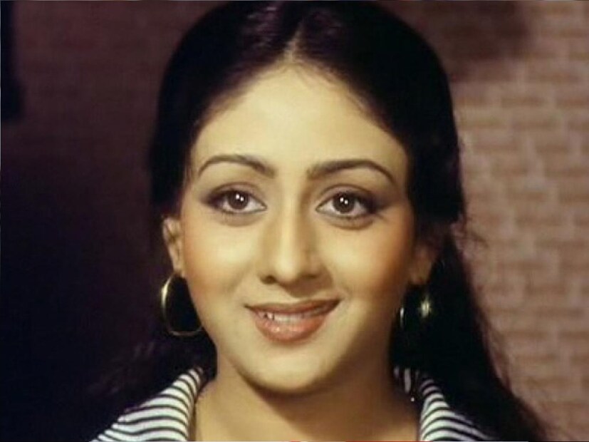 একজন অভিনেত্রী যিনি একের পর এক হিট দিয়েছেন, যাঁর ছবি মাত্র ১৪ বছর বয়সে ফিল্মফেয়ার ম্যাগাজিনের প্রচ্ছদে প্রকাশিত হয়েছিল। যার চিরায়ত নিষ্পাপ মুখ আর সুন্দর বড় চোখ সবাইকে আকৃষ্ট করেছিল। কিন্তু আপনি কি জানেন যে তিনি তাঁর পেশাগত জীবনের চেয়ে তাঁর ব্যক্তিগত জীবনের জন্য বেশি শিরোনামে রয়েছেন বিন্দিয়া? বিনোদ মেহরার দ্বিতীয় স্ত্রী বিন্দিয়া গোস্বামী এক সময় বিনোদ মেহরাকে ছেড়ে জেপি দত্তের সঙ্গে সঙ্গে পালিয়ে গিয়েছিলেন। 