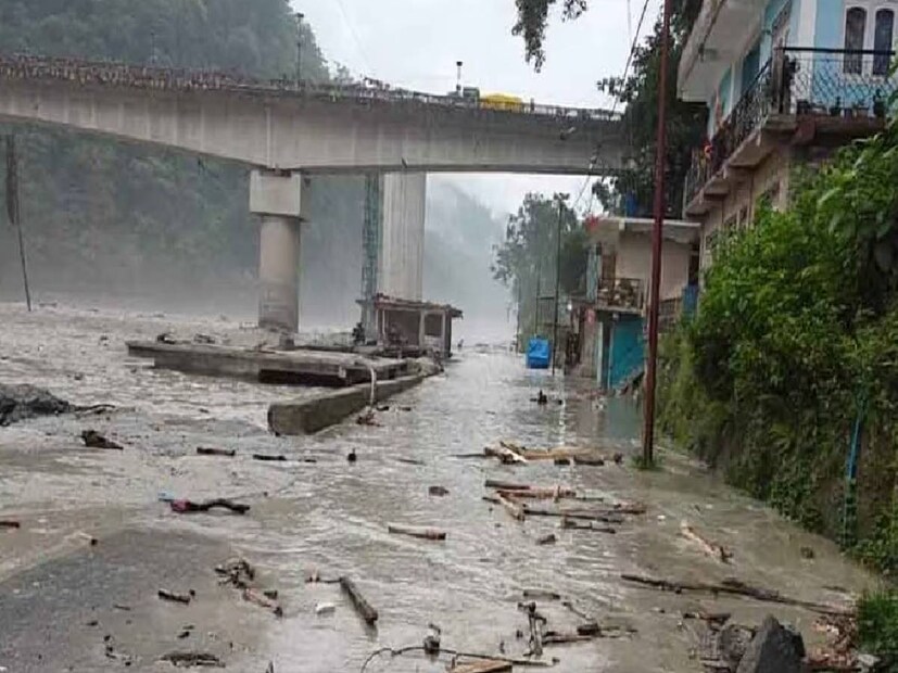 উত্তরবঙ্গের পার্বত্য এলাকায় ভারী থেকে অতি ভারী বৃষ্টির কারণে ধস নামতে পারে। পার্বত্য এলাকার রাস্তায় দৃশ্যমান্যতা কমবে, সেই সঙ্গে নদীর জলস্তর বেড়ে নিচু এলাকা প্লাবিত হওয়ার আশঙ্কা রয়েছে।