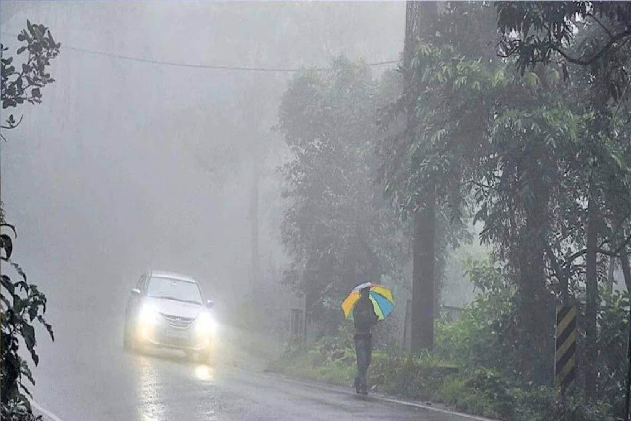 North Bengal weather: উত্তরবঙ্গের বিভিন্ন জেলায় ঘোর দুর্যোগ! টানা ভারী বৃষ্টি চলবে, ধস এবং বন্যার আশঙ্কা