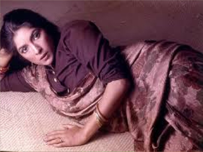 তিনিই প্রথম অভিনেত্রী, যিনি ভারতীয় টেলিভশনে চুম্বনের দৃশ্যে প্রথম অভিনয় করেন। যদিও শট শেষে ডেটল দিয়ে মুখ ধুতে হয় নীনাকে। চিন্তায় রাতে দু'চোখের পাতা এক করতে পারেননি অভিনেত্রী।