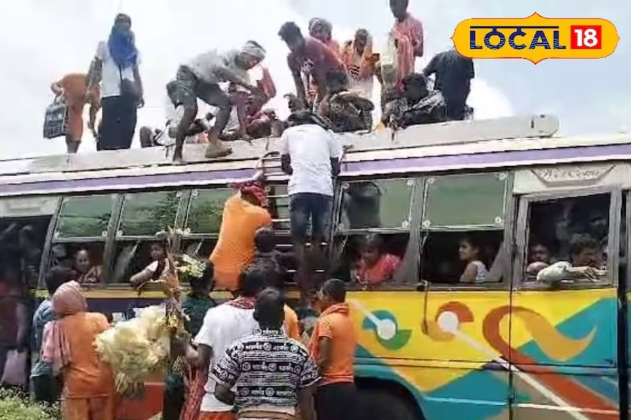 তারকেশ্বর যাওয়ার পথে একী দৃশ্য! শেষমেশ পুলিশের হস্তক্ষেপ, দেখুন ভিডিও