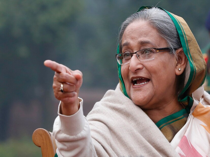 সোমবার (৫ আগস্ট), বাংলাদেশের প্রধানমন্ত্রী শেখ হাসিনা পদত্যাগ করেন পাশাপাশি দেশ ছেড়ে পালিয়ে যান৷  বিক্ষোভ সহিংস রূপ নেয়, এমনকি  তাঁর সরকারি বাসভবনেও ঢুকে পড়ে৷ Photo- AP 