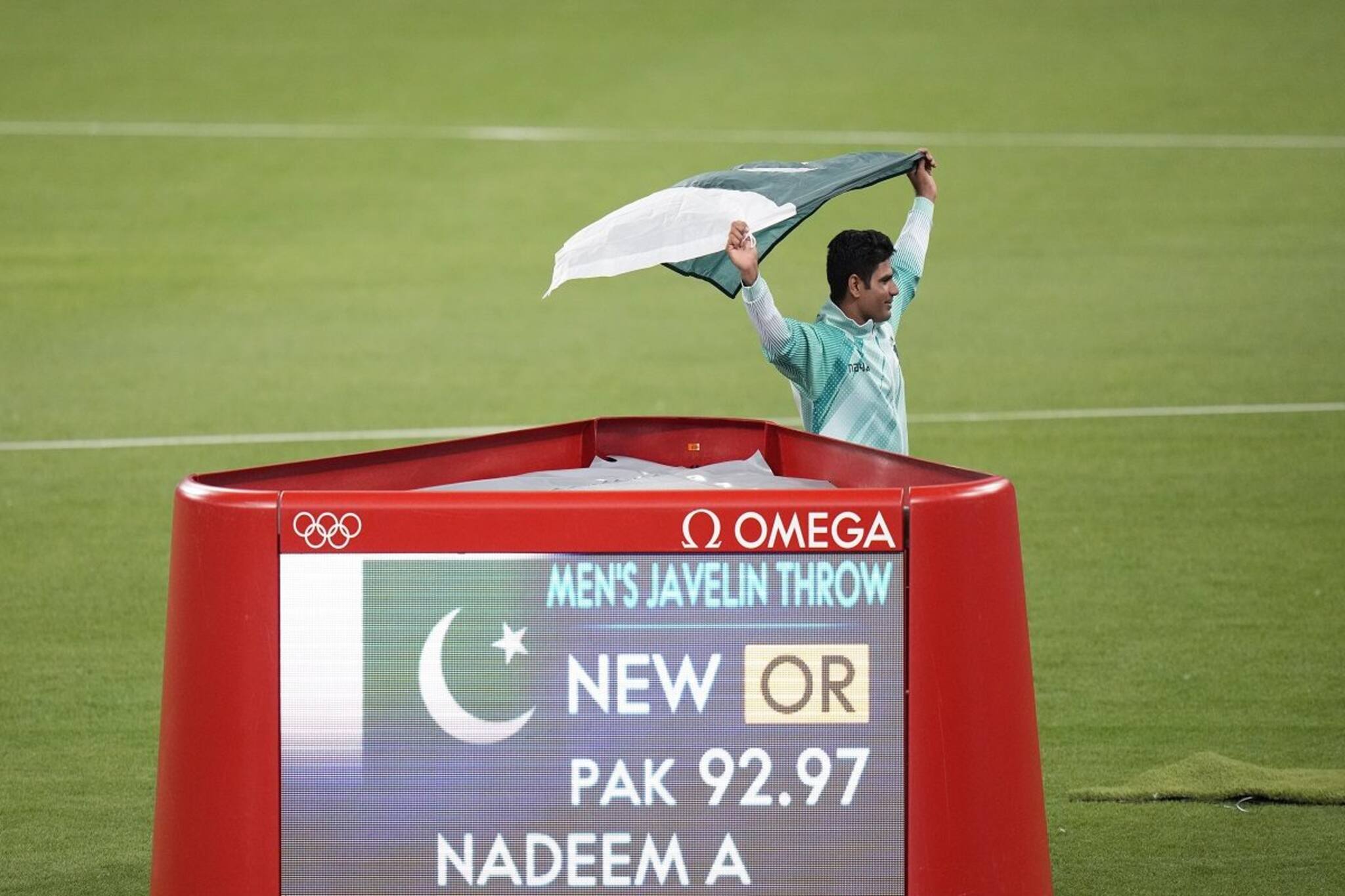 নীরজের জন্য কোটি টাকা খরচ,সোনা জয়ী নাদিমকে অলিম্পিক্সে পাঠাতে গোটা গ্রাম পাশে