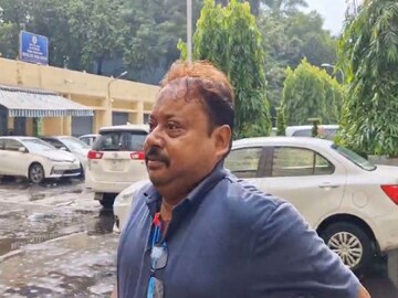 কলকাতা পুলিশের এসএআই অনুুপ দত্ত৷ 