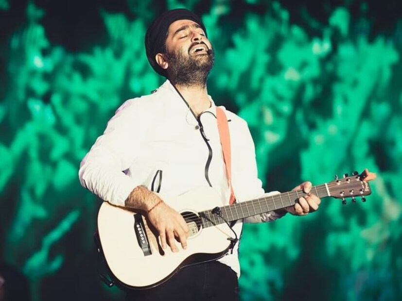 ভাইরাল ভিডিওতে বহু মানুষ কমেন্ট করে প্রশংসায় ভরিয়ে দেন। অনেকেই তাঁর থেকে শিক্ষা নেওয়ার পরামর্শও দেন। বলেন, 'আপনি যে পরিস্থিতিতে, যেখানেই থাকুন না কেন, বাবা-মায়ের ফোন উপেক্ষা করা ঠিক নয়।'