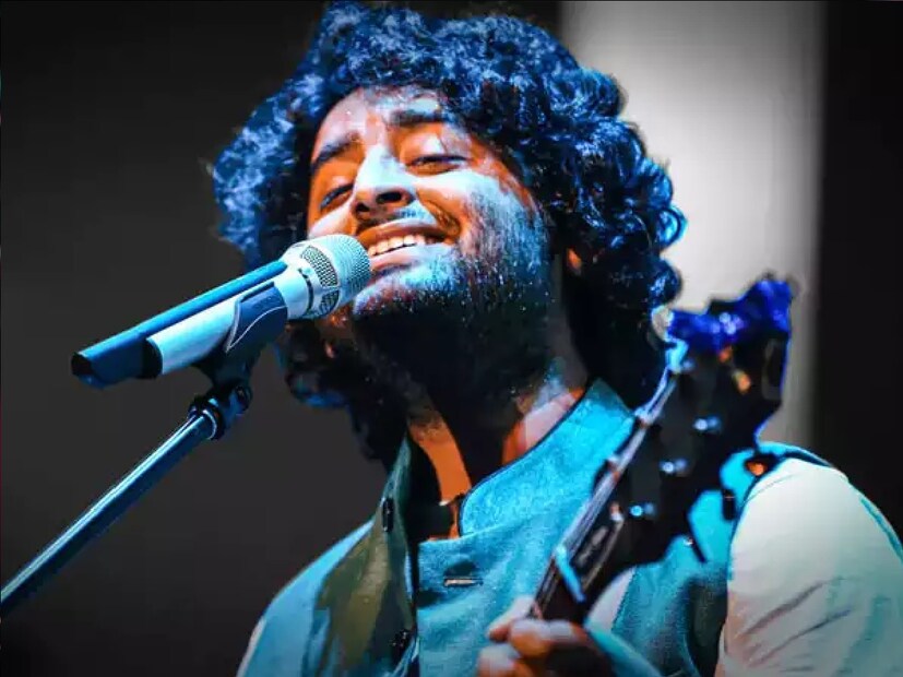 বলিউডের বিখ্যাত গায়ক অরিজিৎ সিংকে প্রথমবারের মতো রিয়‍্যালিটি শো 'ফেম গুরুকুল'-এ দেখা গিয়েছিল। তিনি শোতে শীর্ষ-৩-এ জায়গা করে নেন কিন্তু পরে কম ভোটের কারণে বাদ পড়েন, কিন্তু অরিজিৎ সিং-এর কঠোর পরিশ্রম বৃথা যায়নি। এখন অরিজিৎ সিং হিন্দি এবং বাংলা ছবির গানে জগতে অপরিবর্তনীয় নাম। 'আশিকি ২'-এর 'তুম হি হো' গানটি গেয়ে লাইমলাইটে আসেন অরিজিৎ। তিনি তুম হি হো, পাল পাল দিল কে পাস, জালিমা, নায়না, তেরে সাথ হুন ম্যায়, খামোশিয়ান, সামজাওয়ান, চান্না মেরেয়া, লাল ইশক-সহ অনেক গানের জন্য বিখ্যাত।
