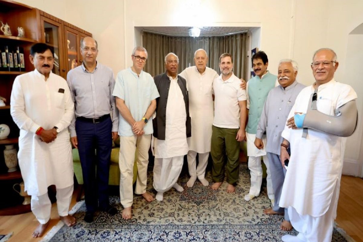 জম্মু কাশ্মীরের ভোটেও বিজেপিকে চ্যালেঞ্জ, জোট বাঁধল ন্যাশনাল কনফারেন্স-কংগ্রেস জম্মু কাশ্মীরের ভোটেও বিজেপিকে চ্যালেঞ্জ, জোট বাঁধল ন্যাশনাল কনফারেন্স-কংগ্রেস