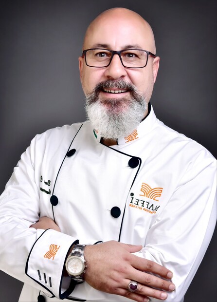 এই প্রসঙ্গে শ্যেফ আম্মার মোলকি (Chef Ammar Molki) বলেন যে, ‘‘স্তরে স্তরে ইতিহাস জমে যেন তৈরি হয়েছে ভূমধ্যসাগর! আর এর যাত্রাপথ অনুসন্ধান করা অত্যন্ত দুর্ধর্ষ অভিজ্ঞতা হবে। আসলে কোনও ক্যুইজিনের বিষয়ে কথা বলতে গেলে সবার আগে আলোচনা করতে হবে এর সংস্কৃতি এবং ইতিহাসের বিষয়ে। আর লেবানিজ ক্যুইজিনের মজাটা হল, এটা একইসঙ্গে সুস্বাদু এবং ভাল। সবথেকে বড় কথা হল, লেবানিজ খাবার অতিরিক্ত তেলমশলা যুক্ত নয়। তবে স্বাদে থাকে পরিপূর্ণ। ’’