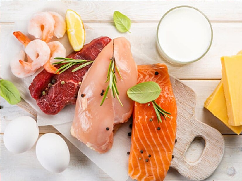 *এই প্রাণিজ খাবারে পর্যাপ্ত পরিমাণে ভিটামিন ডি, ভিটামিন বি২, ফসফরাস, আয়রন, আয়োডিন, ম্যাগনেশিয়াম, পটাশিয়ামের মতো একাধিক জরুরি খনিজ এবং ভিটামিনও রয়েছে। তাই শরীর ও স্বাস্থ্যের হাল ফেরাতে চাইলে নিয়মিত মাছ খাওয়াটাই হবে বুদ্ধিমানের কাজ। সংগৃহীত ছবি। 