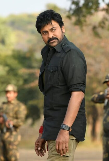 অভিনেতা, নৃত্যশিল্পী এবং প্রযোজক হিসেবে দেড়শোরও বেশি ছবিতে অভিনয় করেছিলেন দক্ষিণী ছবির দুনিয়ার এই মেগা সুপারস্টার। দুর্ধর্ষ অভিনয়ের জন্য ১০টি ফিল্মফেয়ার পুরস্কার এবং চারটি নন্দী পুরস্কার জিতেছিলেন তিনি। ২০২২ সালে অনুষ্ঠিত ৫৩-তম আন্তর্জাতিক চলচ্চিত্র উৎসবে ইন্ডিয়ান ফিল্ম পার্সোনালিটি অফ দ্য ইয়ার ২০২২-এর পুরস্কারে সম্মানিত হয়েছেন।