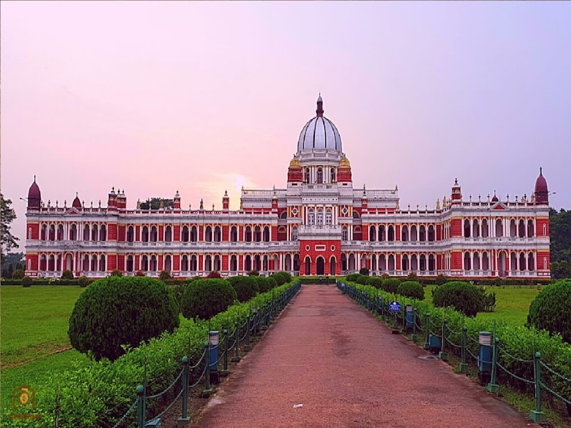*জেলার এক পর্যটক প্রভাত বর্মন জানান, &quot;রাজ আমলের এই ঐতিহ্য সত্যিই অবাক করে সকলকে। বাইরের পর্যটকদের পাশাপশি জেলার মানুষেরাও এই ঐতিহ্যবাহী নিদর্শন দেখতে ভিড় জমান। কোচ রাজাদের তৈরি এই নিদর্শন বহু ইতিহাস প্রেমীদের আকর্ষণ করে থাকে।&quot;