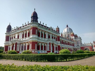 পুজোর ছুটিতে ঘুরে আসুন অপরূপ এই রাজবাড়ি, ইতিহাস-রাজবাড়ির সৌন্দর্য মুগ্ধ করবে