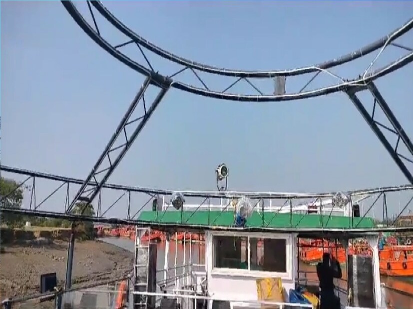 *উন্নয়ন পর্ষদ সূত্রে জানা গিয়েছে, মাথাপিছু কত ভাড়া হবে তা এখনও চূড়ান্ত হয়নি। তবে স্পট ও অনলাইন দুই ধরনের বুকিংয়ের ব্যবস্থা থাকবে। প্রয়োজনে ছোটখাটো অনুষ্ঠান, পার্টির জন্যও ভাড়া করা যাবে বলে জানা যায়।
