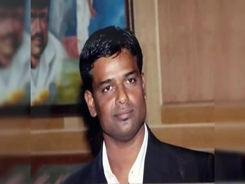 ৫১ বছর বয়সী এই তারকা কর্ণাটকের হয়ে ভারতের ঘরোয়া সার্কিটেও খেলেছেন৷  ১৯৩টি ফার্স্ট ক্লাস এবং লিস্ট-এ ম্যাচে ৪৯৩ উইকেট  নিয়েছেন এবং তাঁর সংগ্রহের রান  ২,৫৪৮ রান  করেছেন।