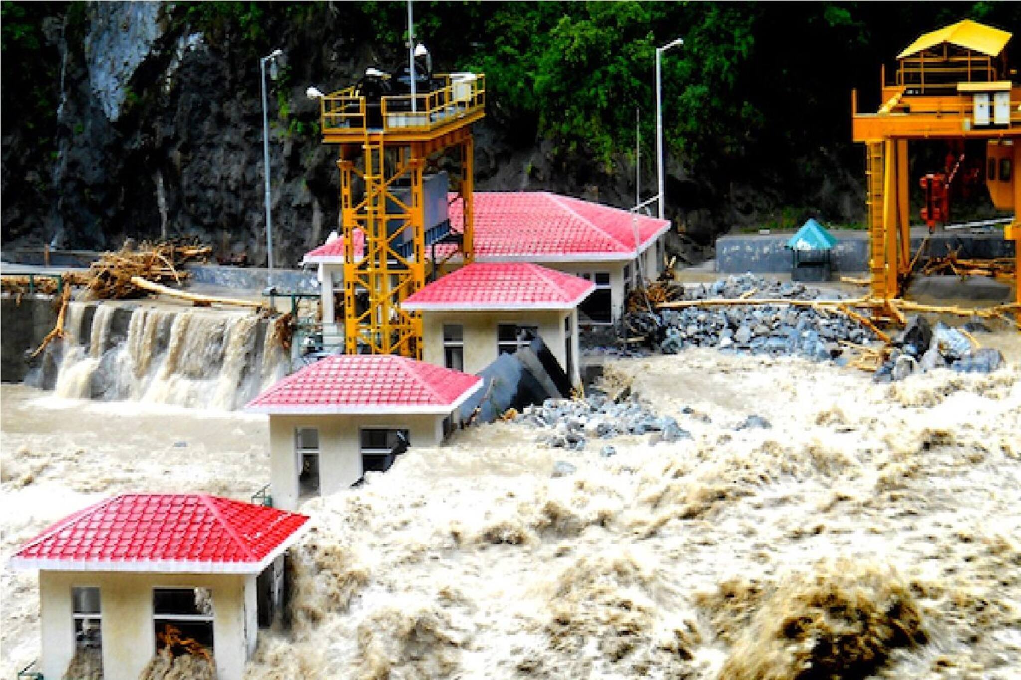 আচমকা নামতে পারে মেঘ ভাঙা বৃষ্টি! দক্ষিণে আজ হড়পা বানের সতর্কতা, অ্যালার্ট জারি