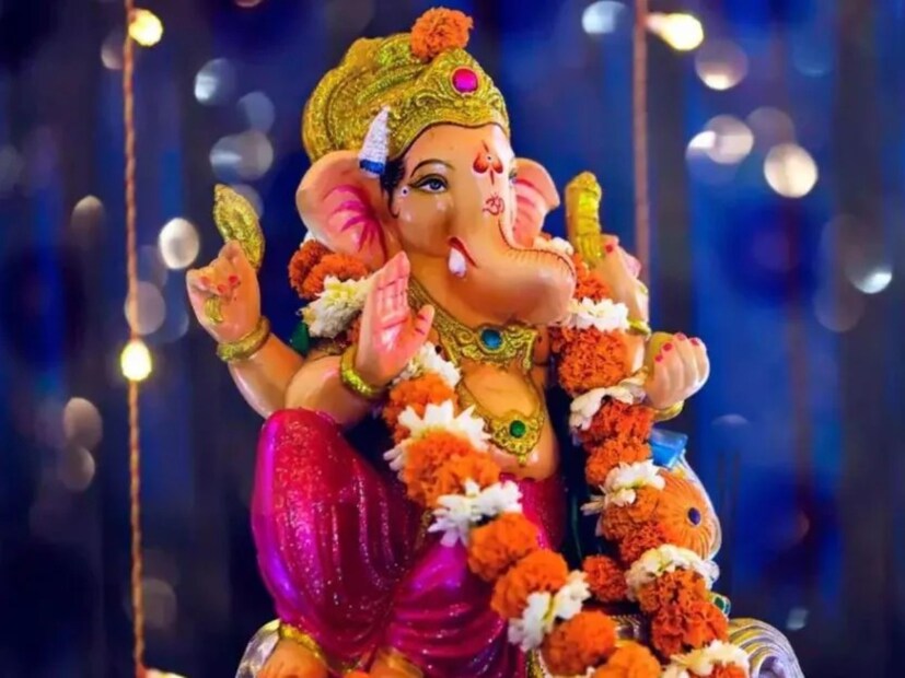 যে কোনও শুভ কাজ করার আগে গণেশের পূজা করা হয়। হিন্দু ক্যালেন্ডার অনুসারে, প্রতি বছর ভাদ্রপদ মাসের শুক্লপক্ষের চতুর্থী তিথিতে গণেশ চতুর্থীর উৎসব পালিত হয়। বিশ্বাস অনুসারে, এই তিথিতে ভগবান গণেশ জন্মগ্রহণ করেছিলেন তাই প্রতি বছর এই সময়ে এই উৎসব পালিত হয়।
