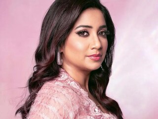 কলকাতায় শো পিছিয়ে দিলেন শ্রেয়া ঘোষাল