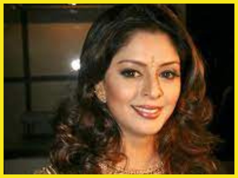 এরপরে আস্তে আস্তে ঘনিষ্ঠ হতে থাকেন, রবি কিশনের পারিবারিক জীবন আস্তে আস্তে খারাপ হতে থাকে ৷ ফাইল ছবি ৷