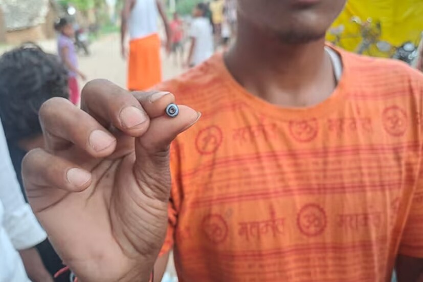 এই পাহাড়ের মুক্তো আকারে ছোট। ৫ হাজার টাকা থেকে ৫০ হাজার টাকায় বিক্রি হয়। গয়া জেলার উজিরগঞ্জ ব্লকে একদম পাশাপাশি দাঁড়িয়ে রয়েছে দুটো পাহাড়। আদত নাম ‘হংসরাজ’ এবং ‘সোমনাথ’। উভয় পাহাড় একে অপরের সংলগ্ন। দেখলে মনে হবে যেন, হাত ধরাধরি করে দাঁড়িয়ে। এই পাহাড়ের নিচে খাসরা গ্রাম। মুষলধারে বৃষ্টি শুরু হলেই পাহাড়ের পাদদেশ থেকে মুক্তো গড়িয়ে চলে আসে গ্রামের মধ্যে।