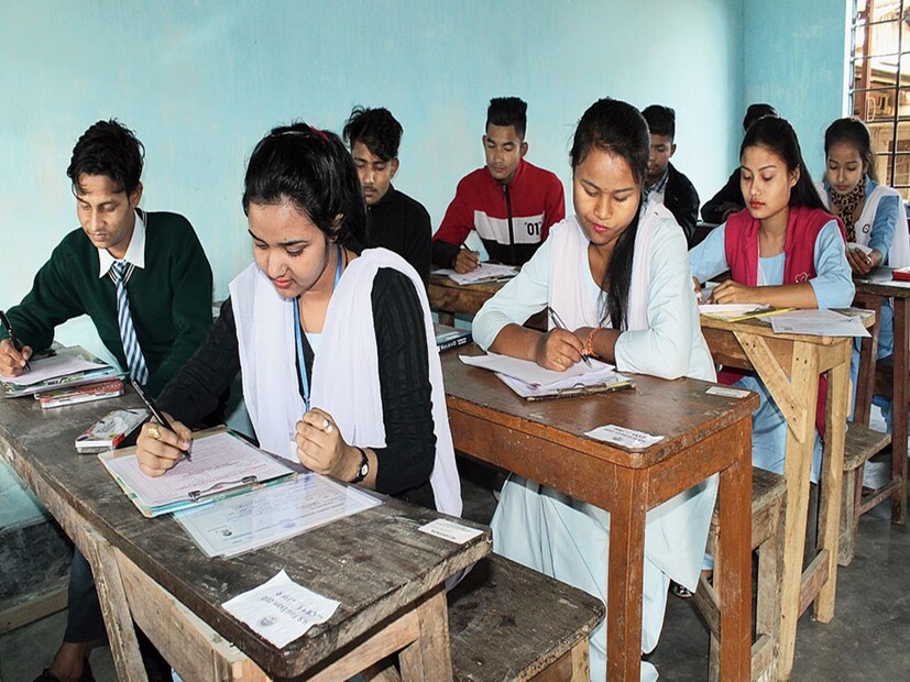 ফিসারিজ এবং অ্যাকোয়াকালচারস্কুলে বায়োলজিক্যাল সায়েন্স বিষয় হিসাবে থাকতেই হবে। স্কুলে উপরোক্ত বিষয়ে যোগ্য শিক্ষক থাকতে হবে। (প্রতীকী ছবি)