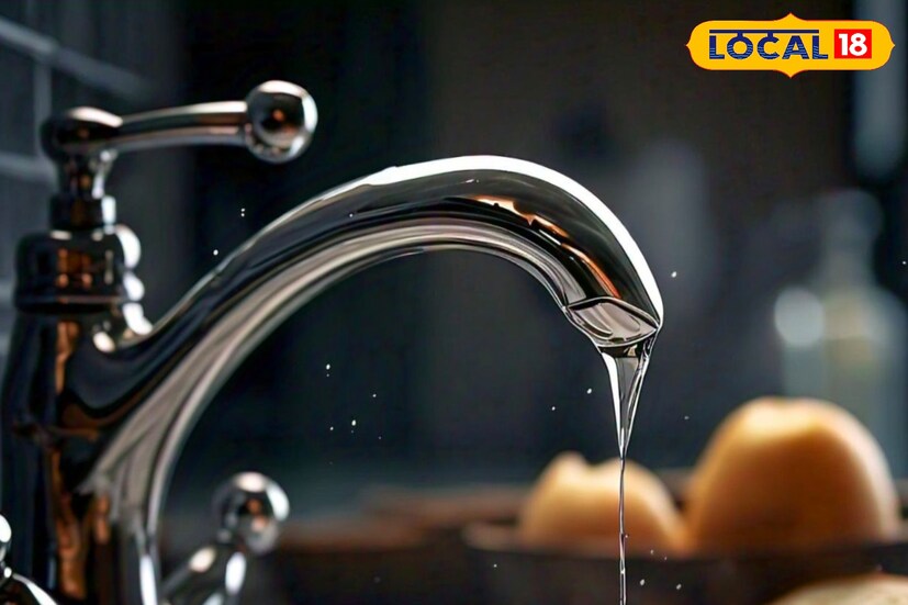 তিনি বলছেন, এমনটা বিশ্বাস করা হয় জল অপচয় করার অর্থ নারায়ণের অপমান হওয়া। আর নারায়ণের অপমান হলে দেবী লক্ষী যে রুষ্ট হবেন, তা বলার অপেক্ষা রাখে না। তাই যেখানে জলের অপচয় বেশি, সেখান থেকে মা লক্ষ্মী চলে যান। ফলে দেখা দেয় অর্থ কষ্ট। নষ্ট হয় সুখ শান্তি।