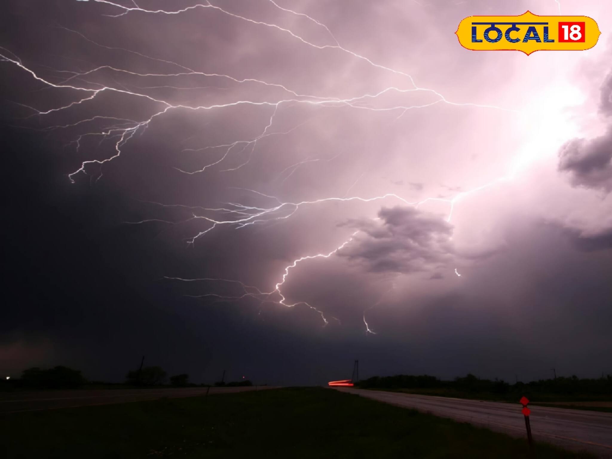 মুষলধারে বৃষ্টি, ঝোড়ো হাওয়া, মুহুর্মুহু বাজ! গাছের ডাল ভেঙে মৃত ১