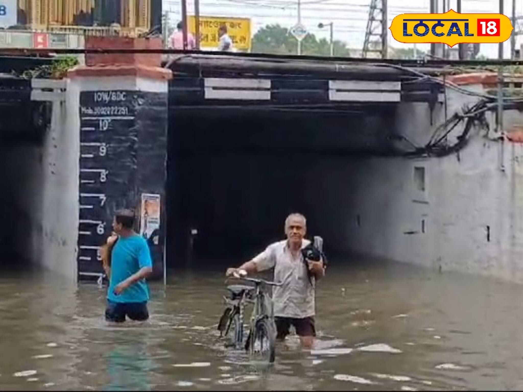 টানা বৃষ্টিতে জল যন্ত্রণা হুগলিতে, একাধিক এলাকা জলমগ্ন
