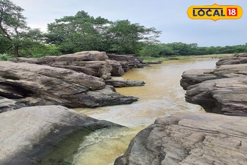 পাথরের গা বেয়ে আছড়ে পড়ছে জলধারা,বর্ষায় মোহময়ী রূপের ভাগীদার হতে পৌঁছন এখানে