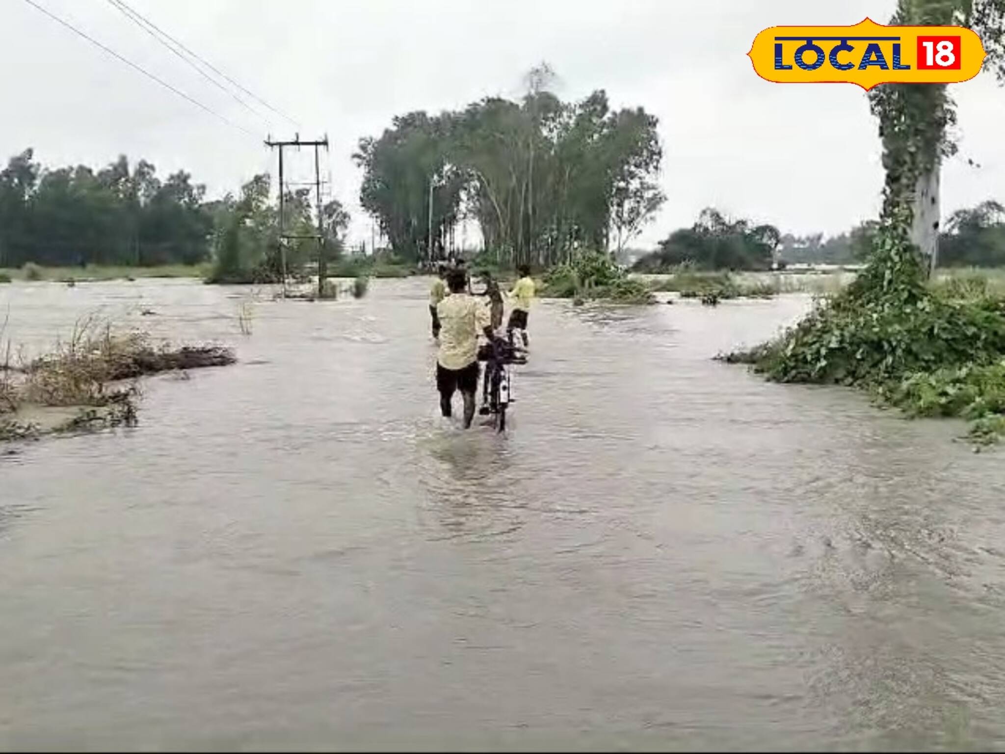 নদী নাকি রাস্তা! চেনাই দায়, গোঘাটে বন্ধ যান চলাচল