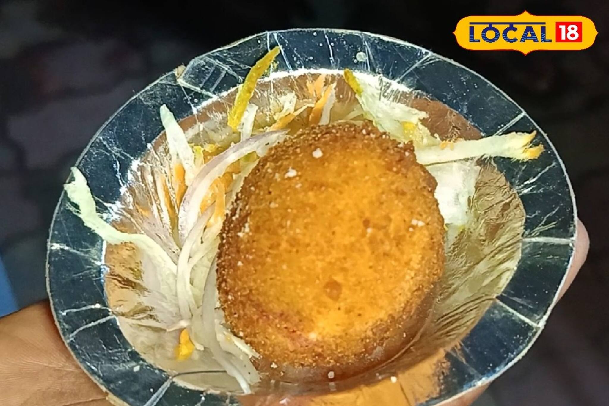 পকেটে ১০টাকা থাকলেই ভরবে মন! অবাক স্বাদের খনি এই চপের দোকানে উপচে পড়ছে ভিড়