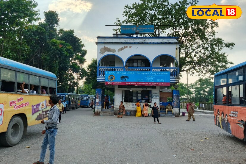 এনবিএসটিসি’র চেয়ারম্যান পার্থপ্রতিম রায় জানান, নতুন তিনটি সিএনজি বাস আনা হয়েছে। এই বাসগুলিকে কোচবিহার থেকে দিনহাটা এবং কোচবিহার থেকে আলিপুরদুয়ার রুটে চালানো হবে।