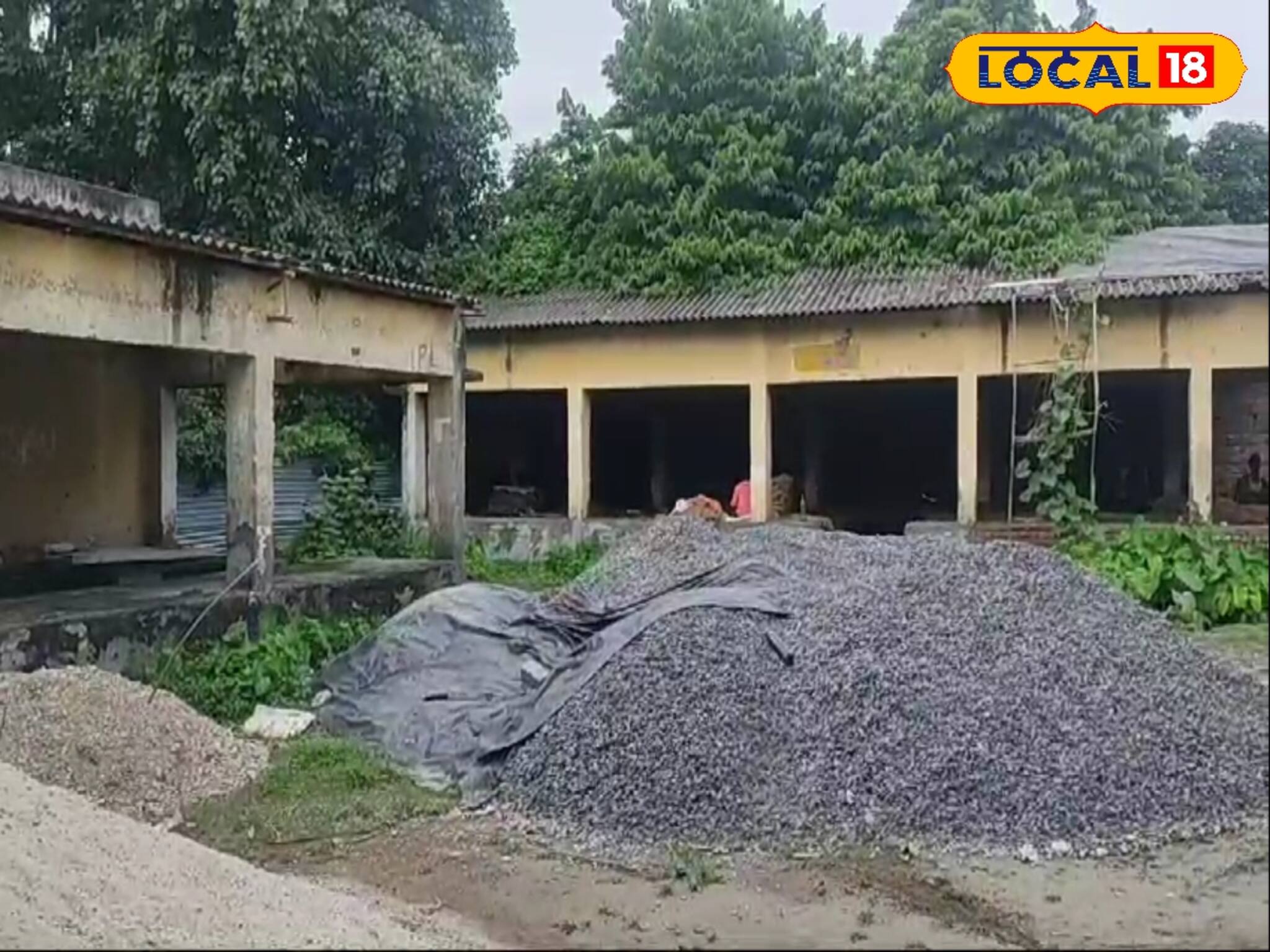 জেলা পরিষদের বাজার এখন সমাজ বিরোধীদের আখড়া, আতঙ্কে স্থানীয়রা