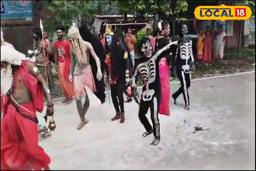 বর্তমানে এই শিবের তাণ্ডব বিভিন্ন ধর্মীয় অনুষ্ঠানে রাস্তায় দেখতে পাওয়া যায়। এবার তা নতুন সংযোজন হল শ্রাবণ মাসের শেষ সোমবারে!