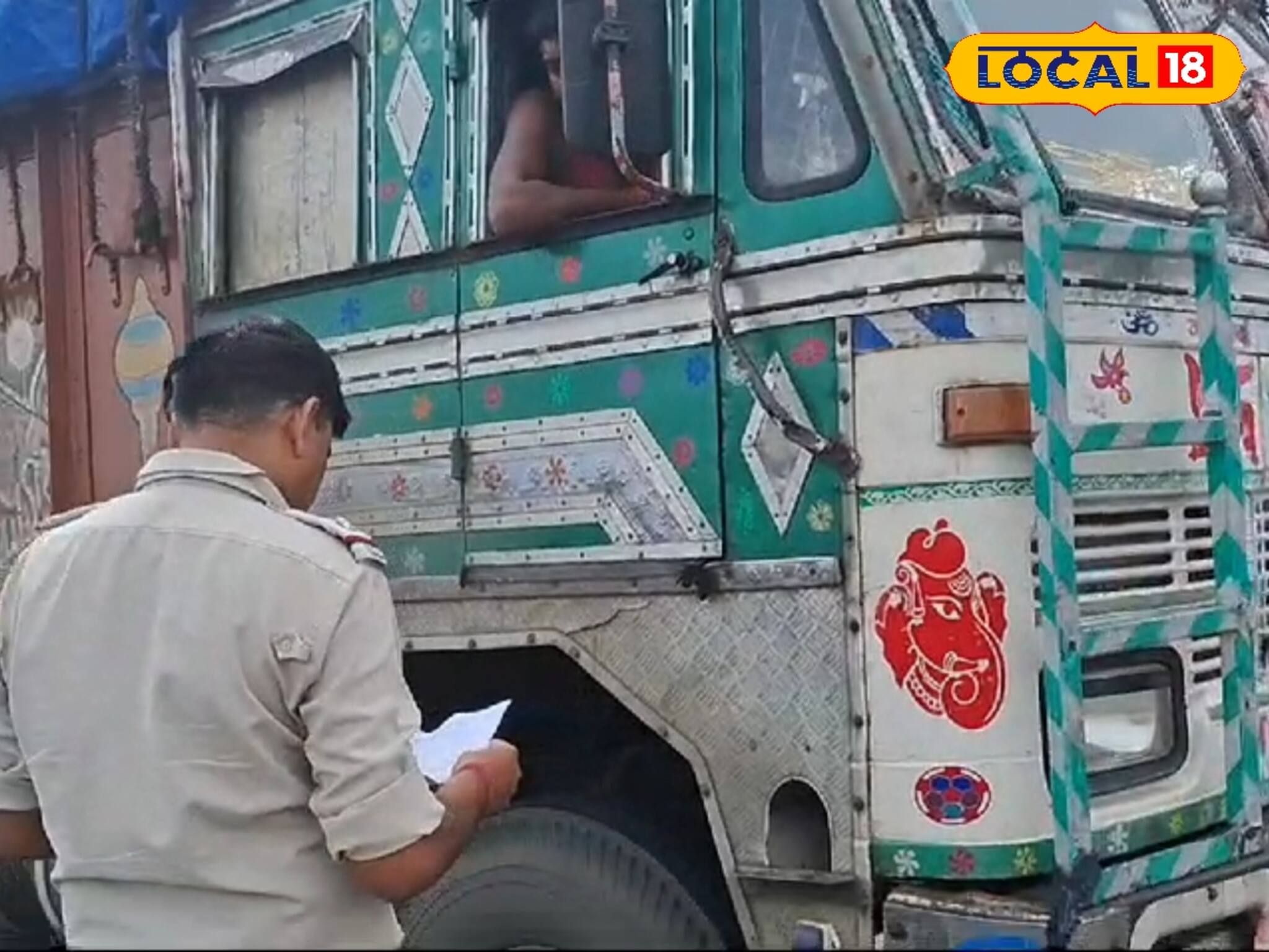 আলুবোঝাই লরি নিয়ে গিয়ে ফাঁপড়ে চালকরা, রাজ্য পার করার নামে চলছে অসাধু কারবার