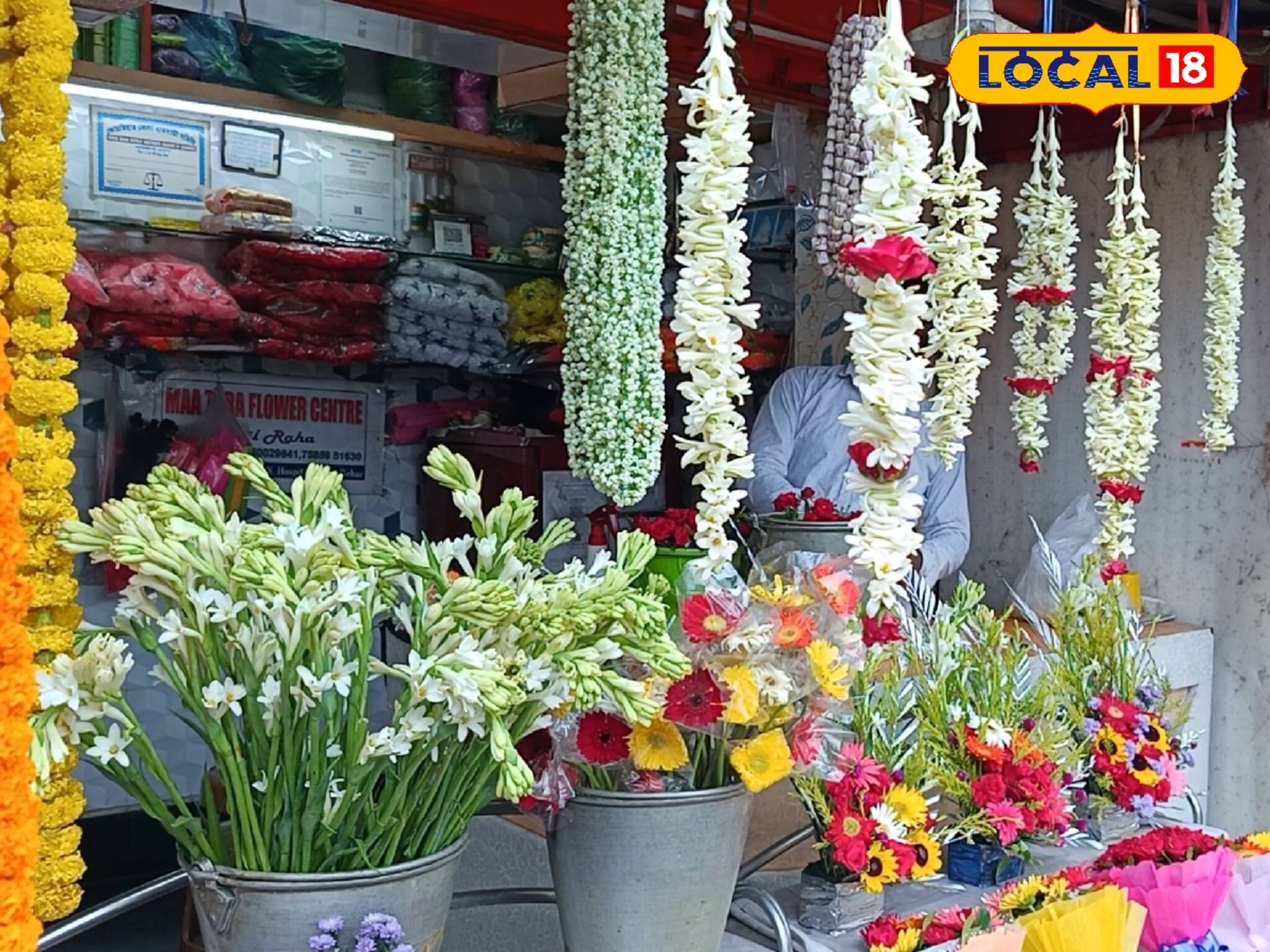 ফুলের আঘাতে মুর্ছা যাওয়ার দশা! ঠাকুর ঘরের রোজের সজ্জায় টান