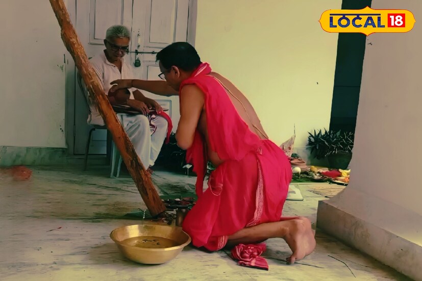 এদিন কোচবিহার ডাঙর আই মন্দিরে শক্তি পুজোর মাধ্যমে বড় দেবীর পুজোর সূচনা করা হল। শক্তি অর্থাৎ মেরুদন্ড, বিশেষ প্রজাতির কাঠ থেকে এই মেরুদন্ড নির্মাণ করা হয় বড় দেবীর প্রতিমার।