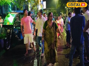 হাঁটছেন