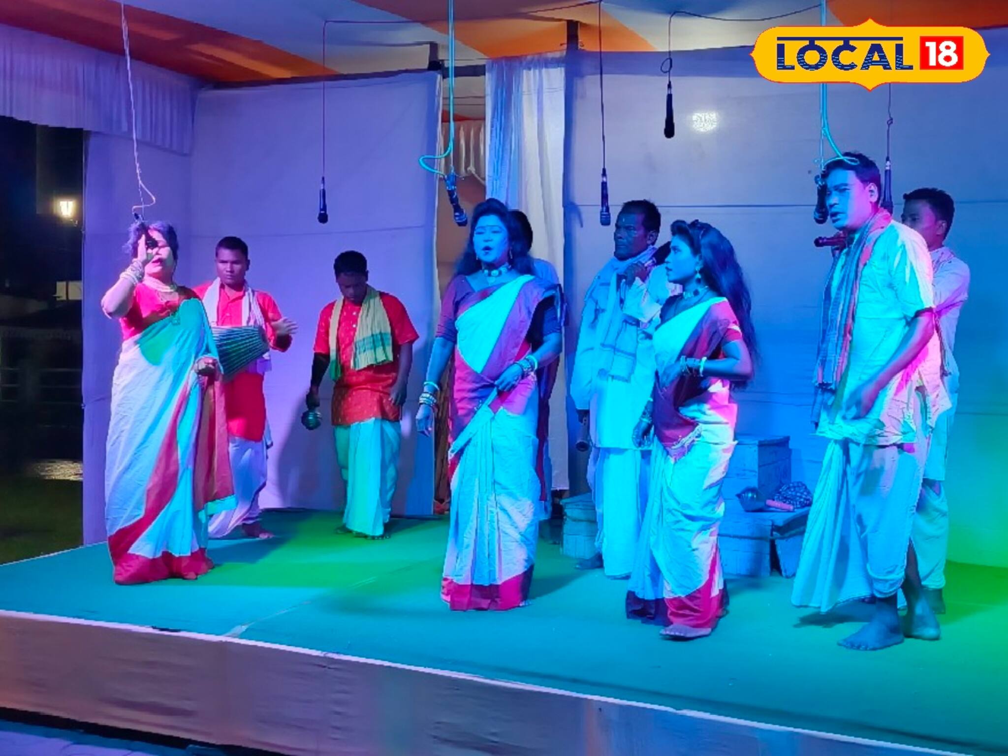 প্রাচীন রীতিতে আজও মনসাপুজোয় কোচবিহারে মদনমোহনবাড়ি ভরে ওঠে মনসাদেবীর পালাগানে