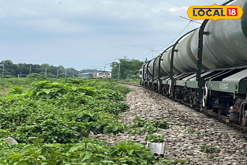 প্রত্যক্ষদর্শীদের দাবি দুটি ট্রেনের মধ্যে বড়জোর ১০০ থেকে ২০০ মিটার ফারাক ছিল। ঘটনার পর ওই লাইনে দীর্ঘক্ষণ ট্রেন চলাচলে বিঘ্ন ঘটে। প্রায় আড়াই ঘন্টা পর দুটি ট্রেন কে পাস করিয়ে পরিস্থিতি স্বাভাবিক করা হয়। যদিও বিষয়টিকে বড়সড় ব্যাপার হিসাবে গুরুত্ব দিতে নারাজ রেলের আধিকারিকরা ।