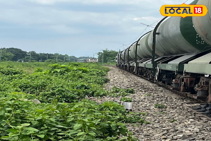 সোমবার দুপুর নাগাদ বেলাকোবা ও সাহুডাঙ্গির মাঝে আমবাড়ি মোরে ডাউন লাইনে একটি তেলবাহী মালগাড়ির ইঞ্জিন বিকল হয়ে গেলে, তা দাঁড়িয়ে পড়ে ৷ এরপর একই লাইনে চলে আসে ডিব্রুগড়-নয়াদিল্লি রাজধানী এক্সপ্রেস । আমবাড়ি মোড়ের কাছে চালকের তৎপরতায় ওই মালগাড়ির একশো মিটার দূরে দাঁড়িয়ে পরে রাজধানী এক্সপ্রেসটি ।