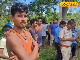 স্থানীয়দের ভিড়