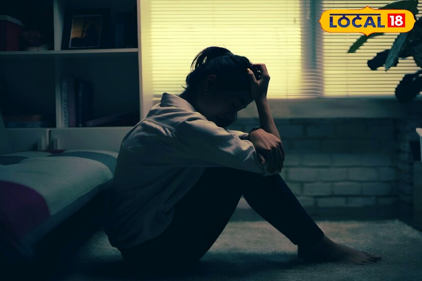 হাড় শক্তিশালী করতে এবং পেশির যত্ন নিতে ভিটামিন ডি অপরিহার্য। গবেষণা জানাচ্ছে, ভারতের মোট জনসংখ্যার প্রায় ৭৬ শতাংশই ভিটামিন ডি-র অভাবে ভোগেন। শুধু হাড় মজবুত করতেই নয়, অস্থিসংক্রান্ত নানা রোগ, অস্টিয়োপোরেসিস-এর মতো রোগের ঝুঁকি কমায়। তা ছাড়া রোগ প্রতিরোধেও ভিটামিন ডি অত্যন্ত গুরুত্বপূর্ণ। শরীরে ভিটামিন ডি-র ঘাটতি প্রস্টেট ক্যানসার, অবসাদ, ডায়াবিটিসের মতো রোগও ডেকে আনে। ফলে শরীরে ভিটামিন ডি-র পরিমাণ পর্যাপ্ত থাকা অত্যন্ত গুরুত্বপূর্ণ। ভিটামিন-ডি-এর অভাবে মানুষকে গ্রাস করে হতাশা, অবসাদ। সেই সঙ্গে কমে আসে শরীরের রোগ প্রতিরোধ ক্ষমতাও, বাসা বাঁধে নানাবিধ সংক্রমণ