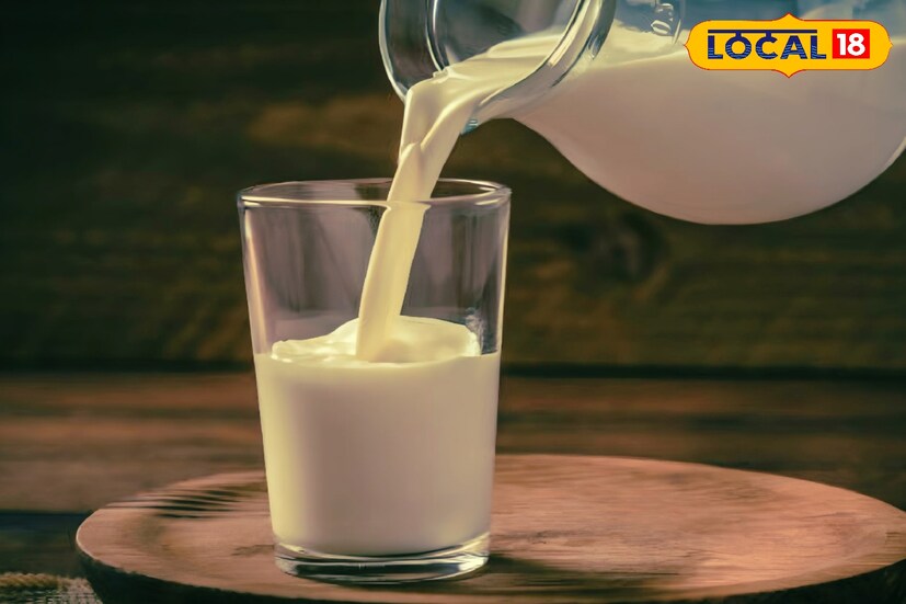 দুধের মধ্যে প্রচুর পরিমাণে ভিটামিন-ডি এবং ক্যালসিয়াম থাকে। তাই দুধ খেলে খুব সহজেই ভিটামিন-ডি-এর ঘাটতি মেটানো সম্ভব। সঙ্গে আরও বিভিন্ন পুষ্টি পাবে শরীর।