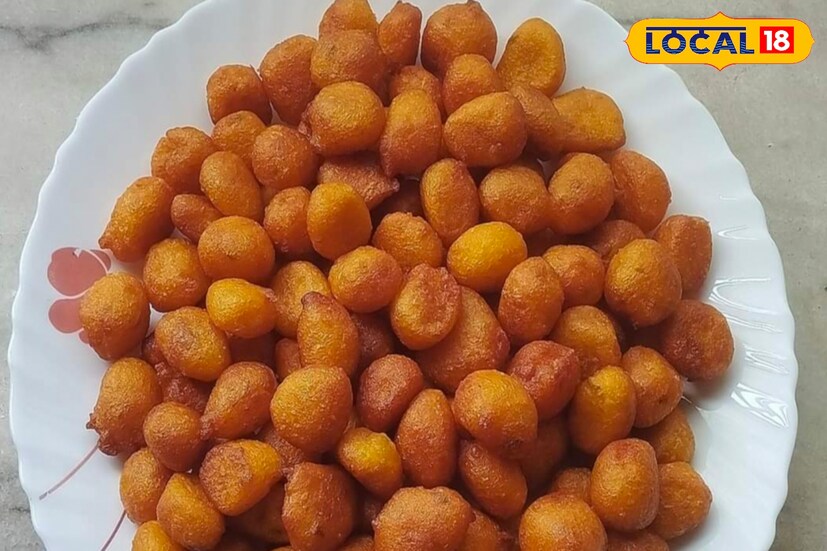 সামনেই জন্মাষ্টমী। এই সময়ে মন তালের বড়া খাওয়ার জন্য উন্মুখ হয়ে থাকে। কীভাবে খুব সহজে বানাবেন তালের বড়া? রইল রেসিপি। 